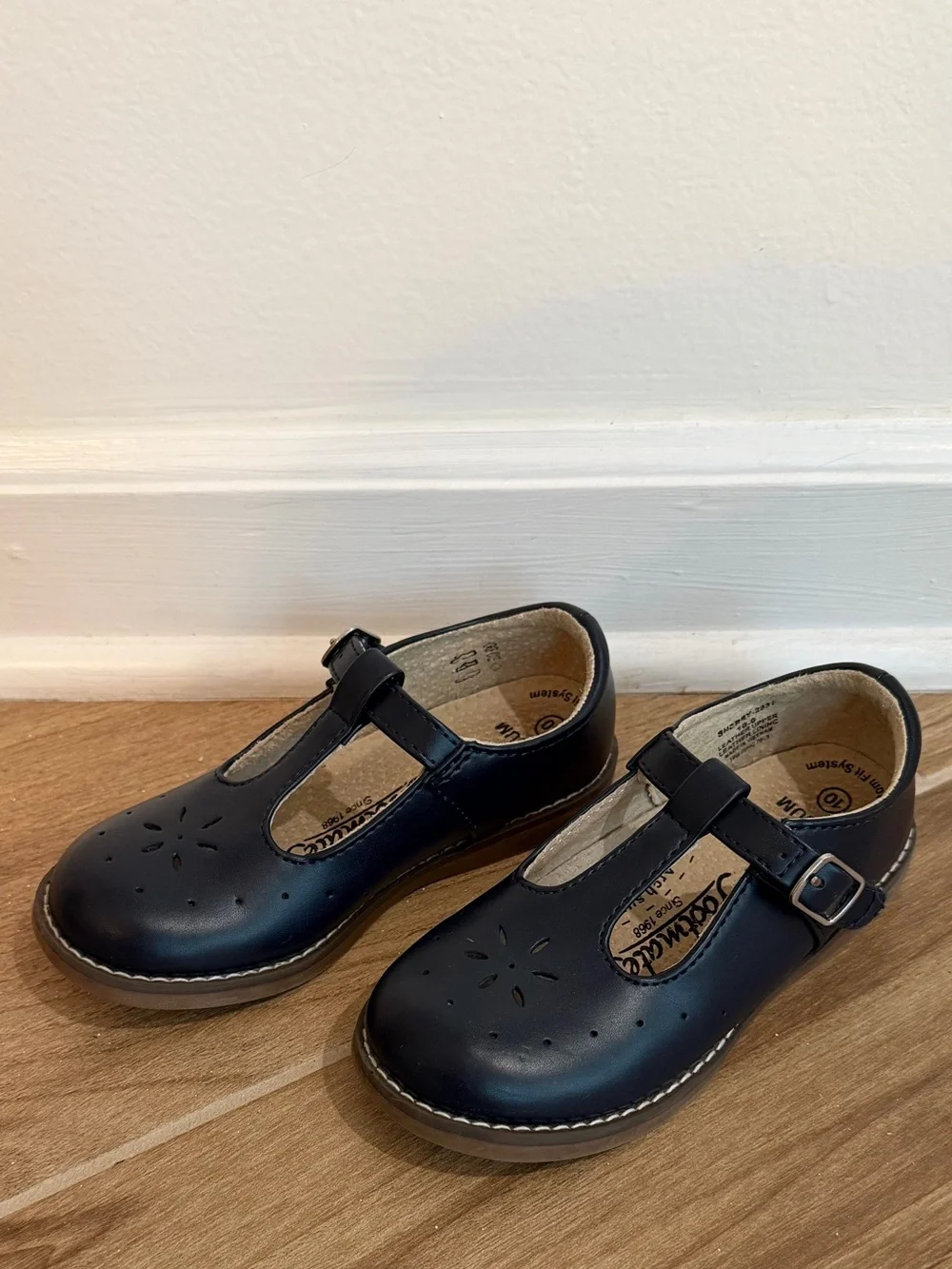 FootMates Sherry Mary Jane’s in Navy Blue